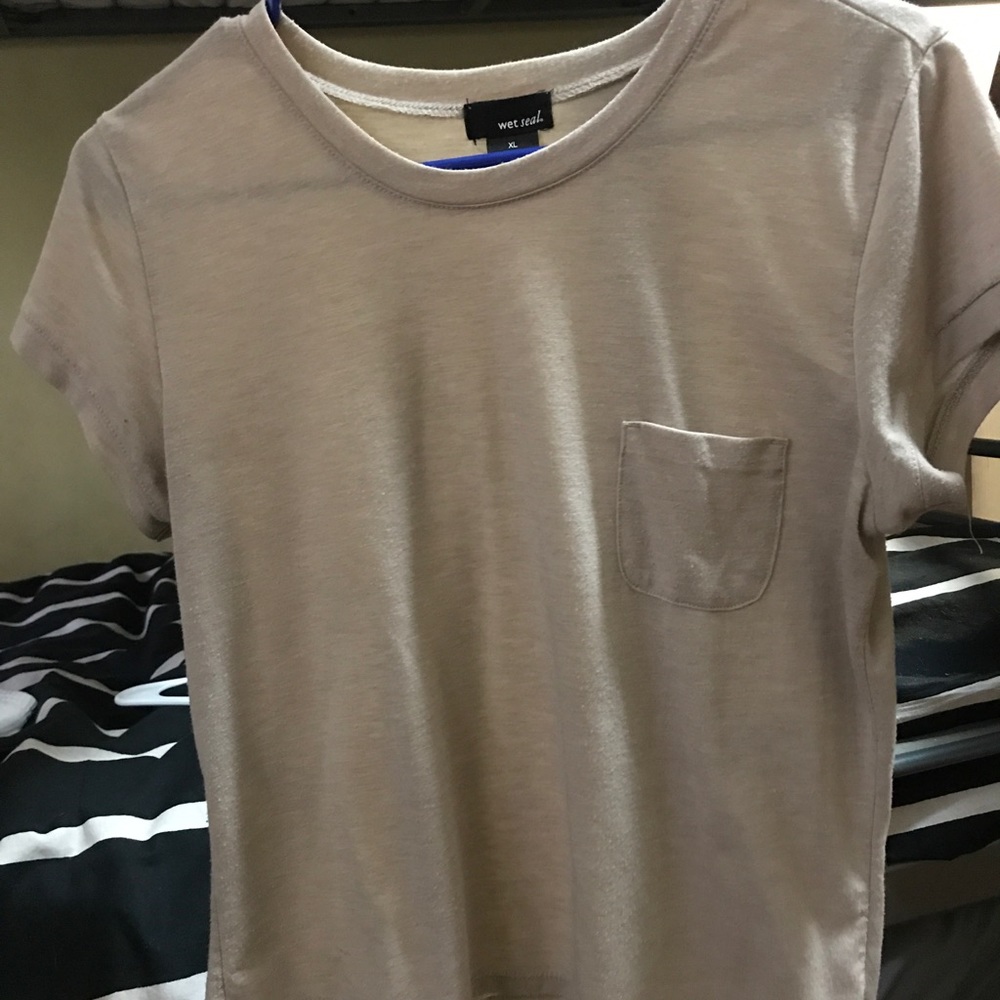 Everyday wear low cropped shirt
